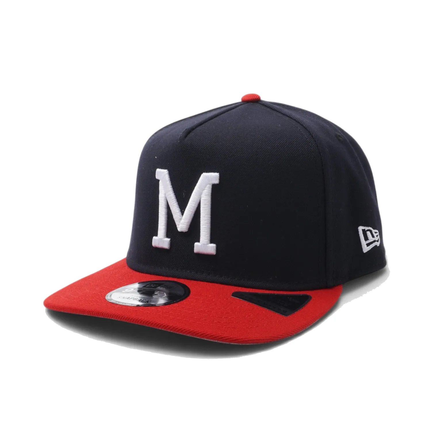 Angled view of the Milwaukee Braves snapback showing the raised M and New Era side logo
