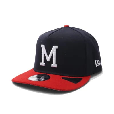 Angled view of the Milwaukee Braves snapback showing the raised M and New Era side logo