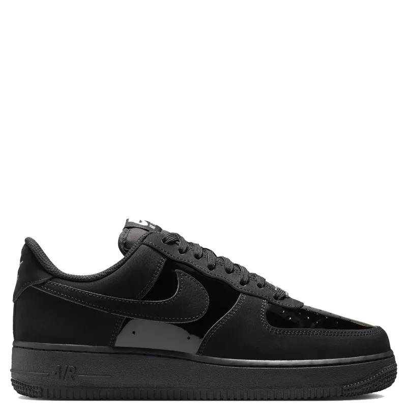 Side profile of the black Nike Women’s Air Force 1 ’07 SE showing glossy panels, a tonal Swoosh and black sole.