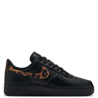 Opposite side profile of the black Air Force 1 ’07 SE with a leopard-print Swoosh and black sole.