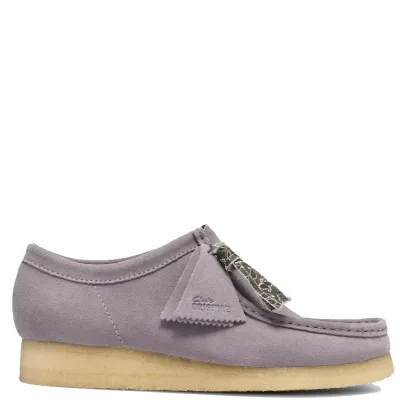 Side view of Clarks Wallabee in Ash Suede with tonal fobs, bandana-print trim and a natural crepe sole.