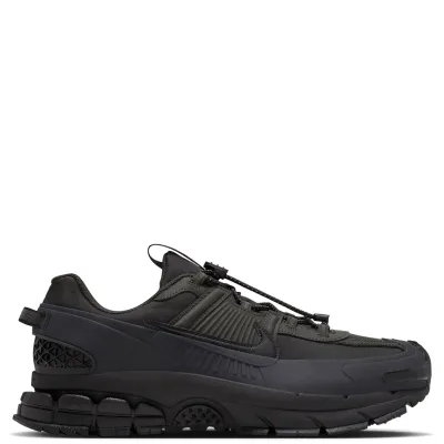 Opposite side view of Nike Zoom Vomero Roam with a tonal Swoosh, toggle laces and heel pull tab.