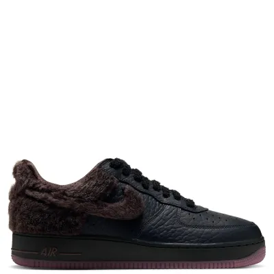 Nike Air Force 1 Low Retro Halloween opposite side view with a faux fur Swoosh and Terra Red outsole.