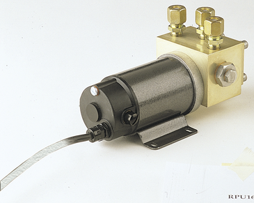 RPU160US: Pompa reversibile. 9,8 - 24 cu. in. (Necessaria AC42). 12V DC
