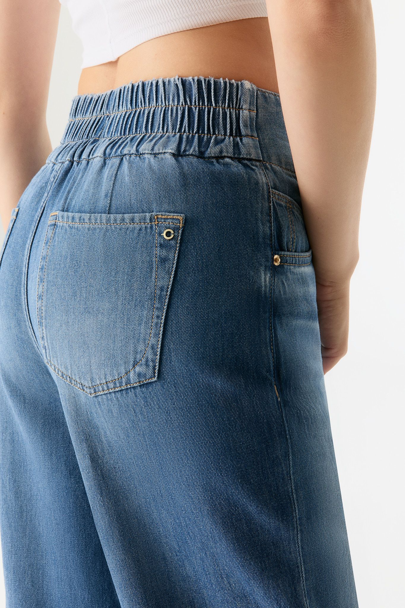 Jasmin Medium Blue balloon COJ