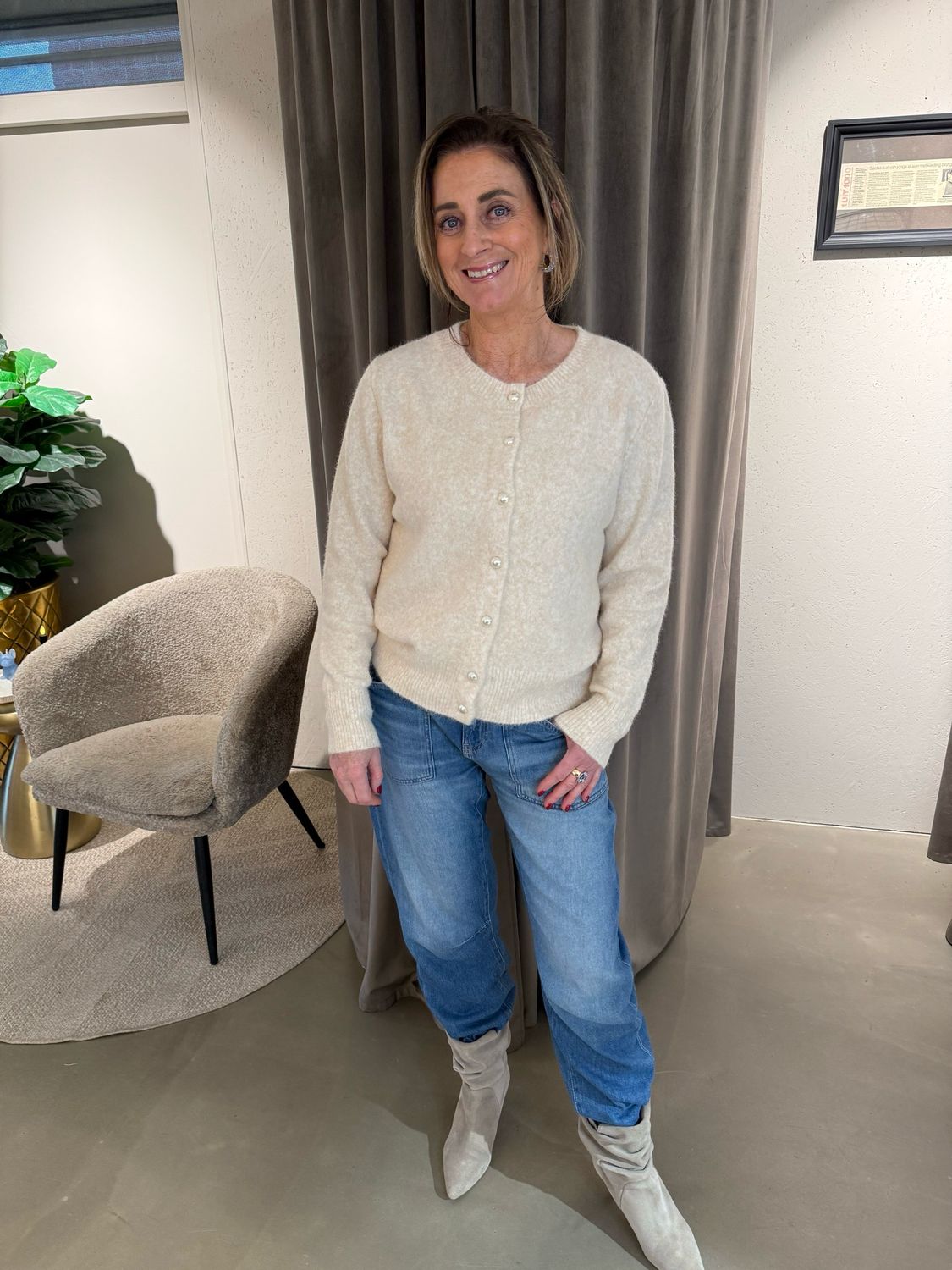 Mell vest met parelknoopjes beige