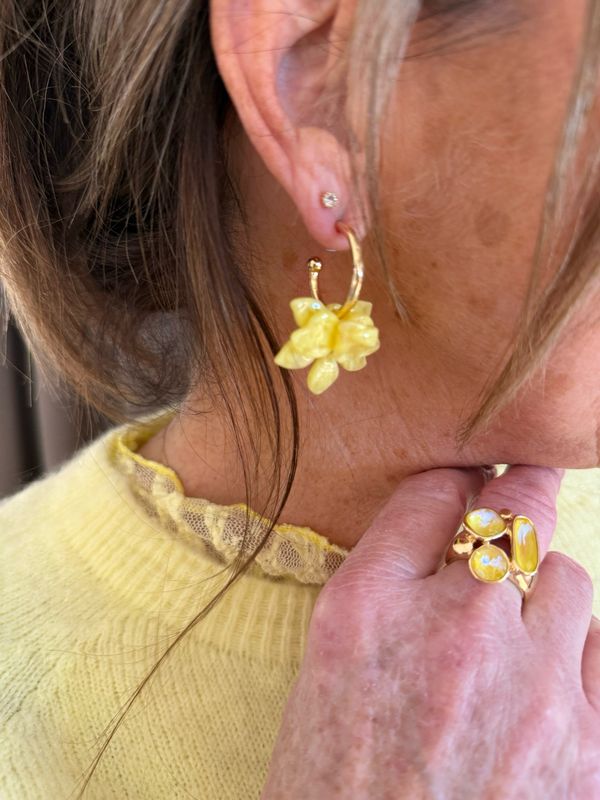Oorbellen flower butteryellow