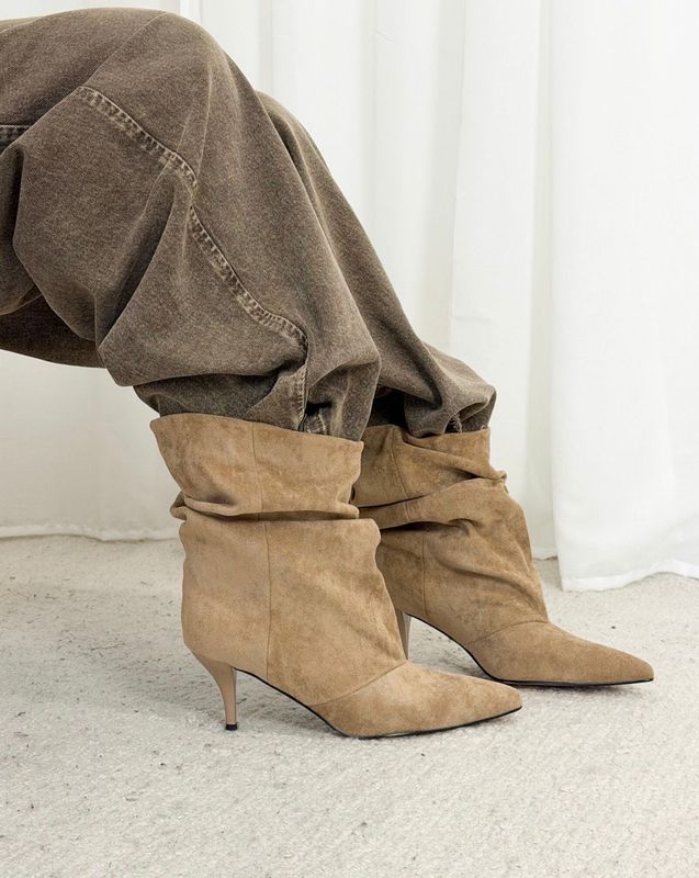 Diana suèdine enkellaarsjes met kittenheel