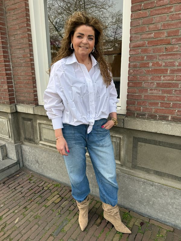 Fleur oversized witte blouse met studs