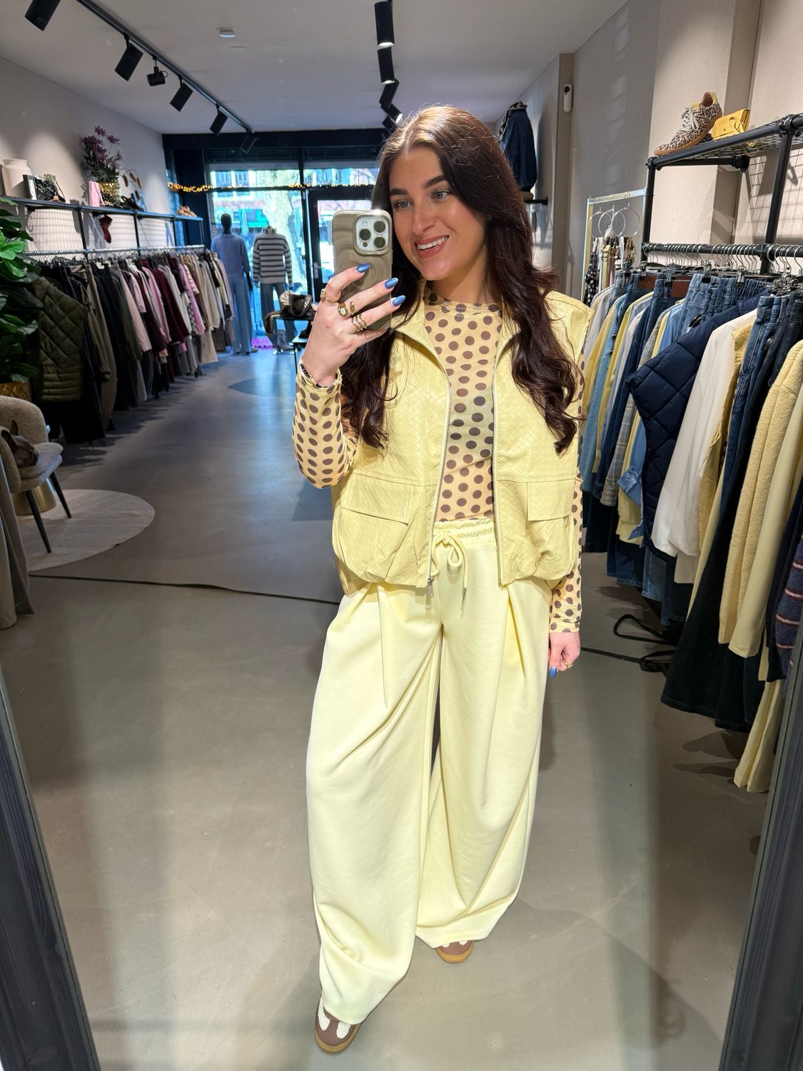 Jasmijn gilet butter yellow