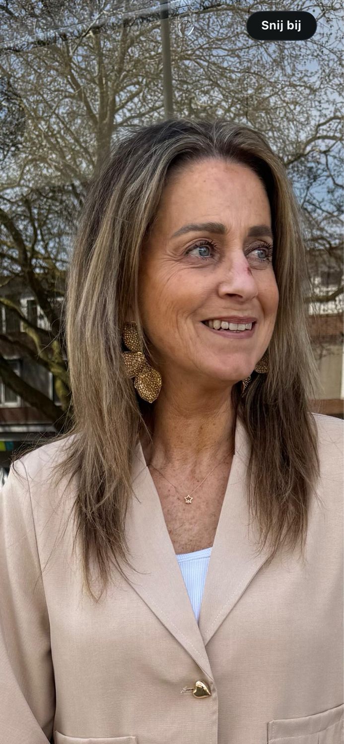 Floor strass oorbellen bloem model taupe