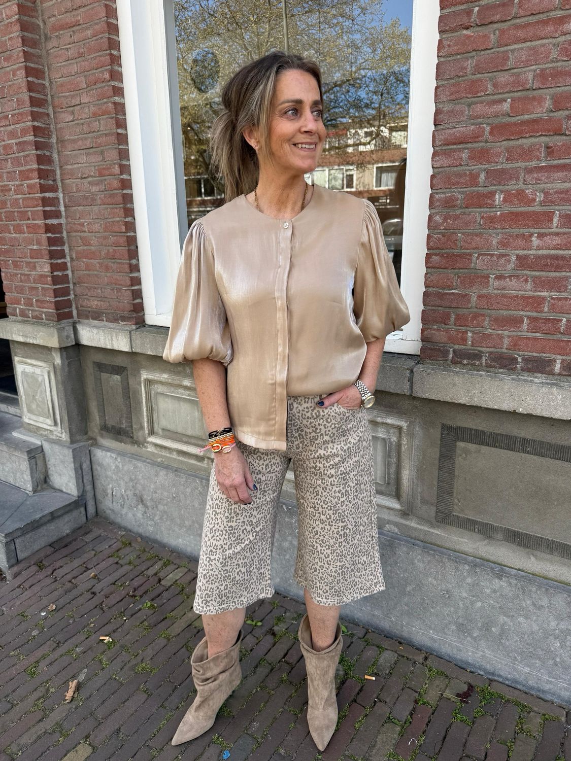 Ruby blouse pofmouw beige Ruby blouse pofmouw beige