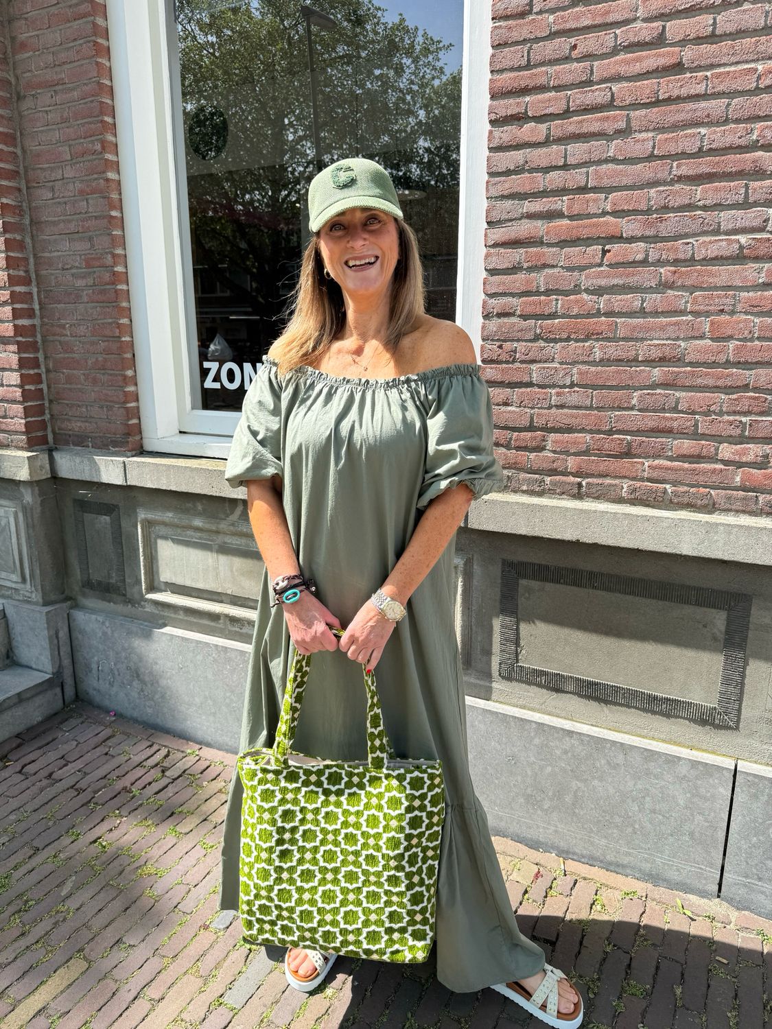 Madelief off-shoulder jurk army green