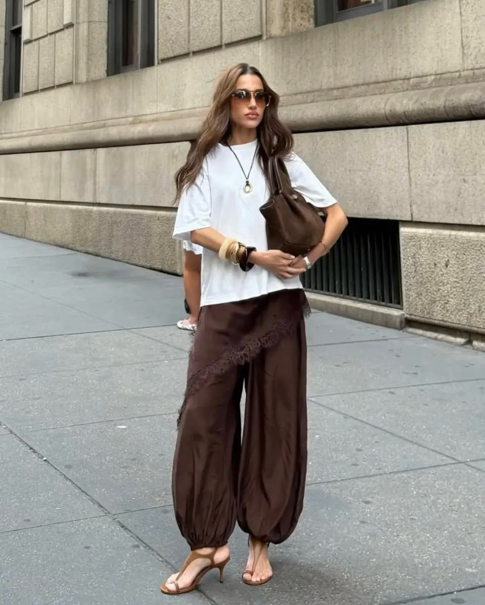 Indira broek satin brown & lace top