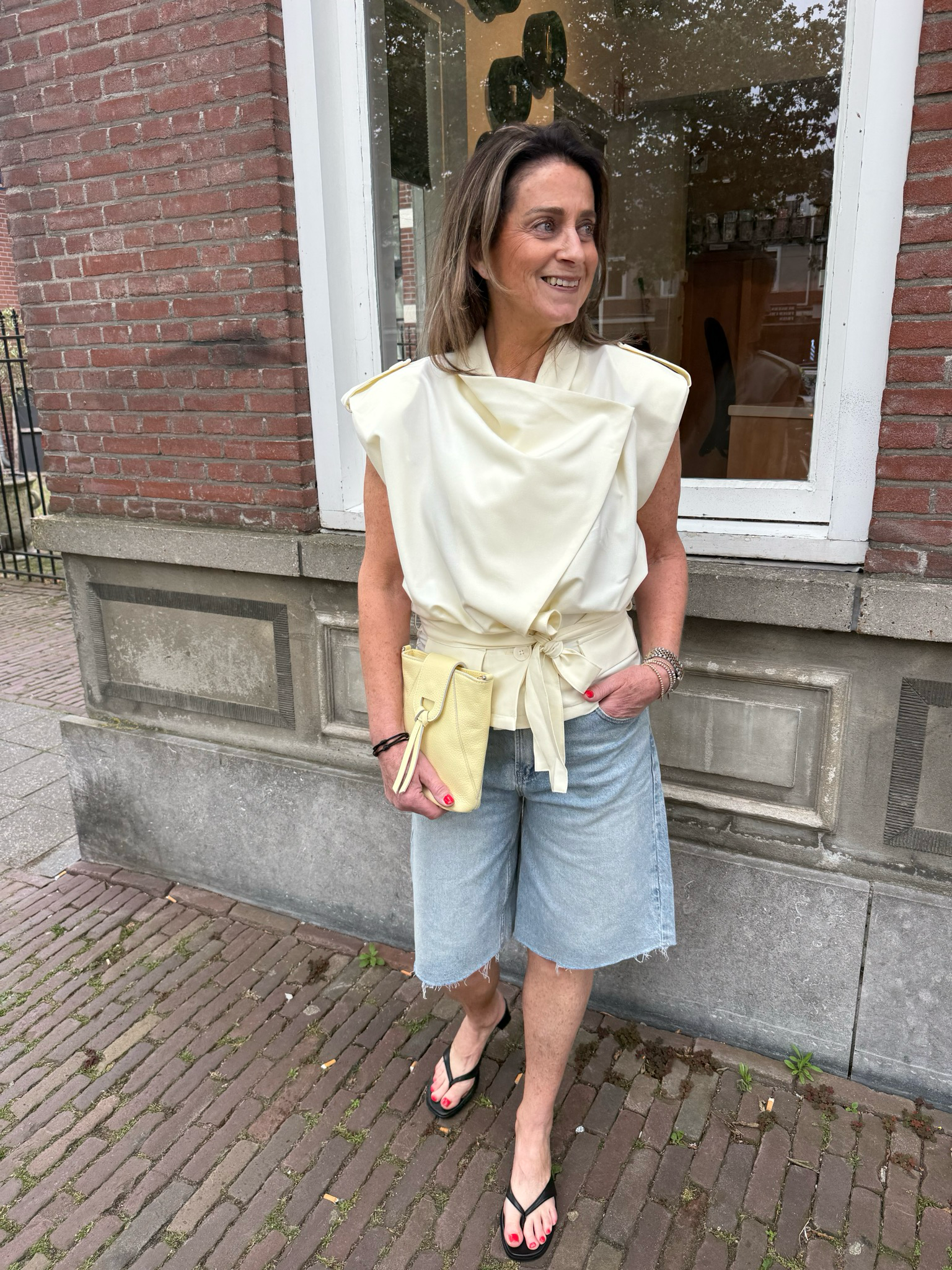 Marly mouwloze blouse butter yellow