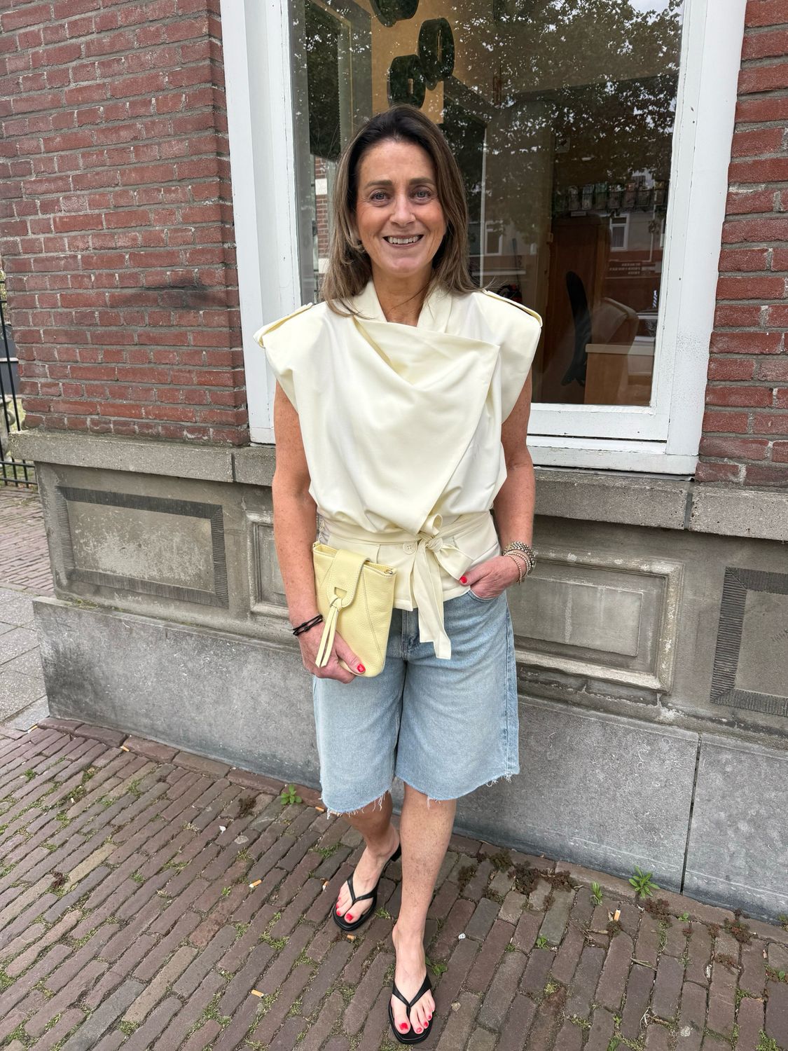 Marly mouwloze blouse butter yellow Marly mouwloze blouse butter yellow