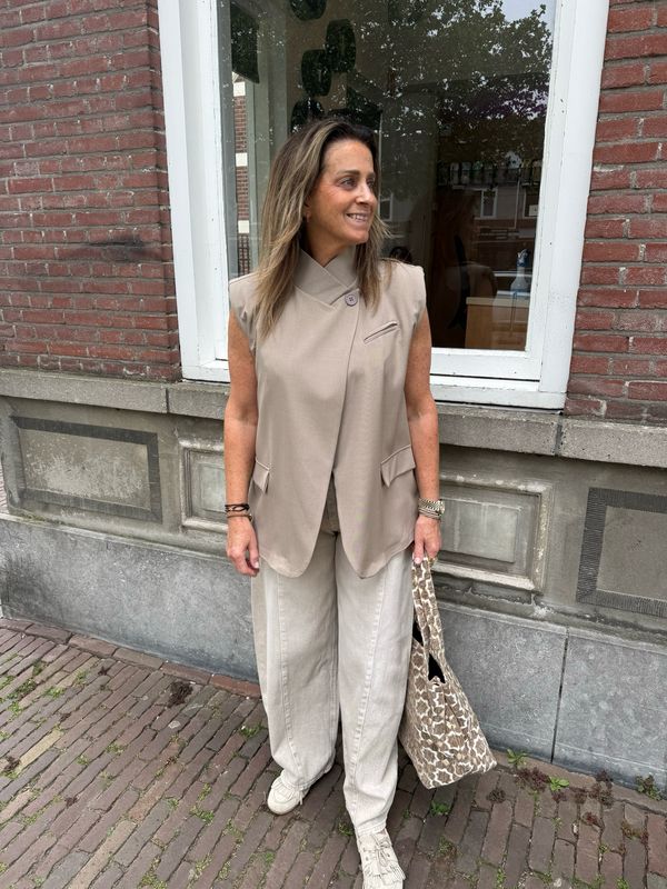 Millie mouwloze blazer kiezel