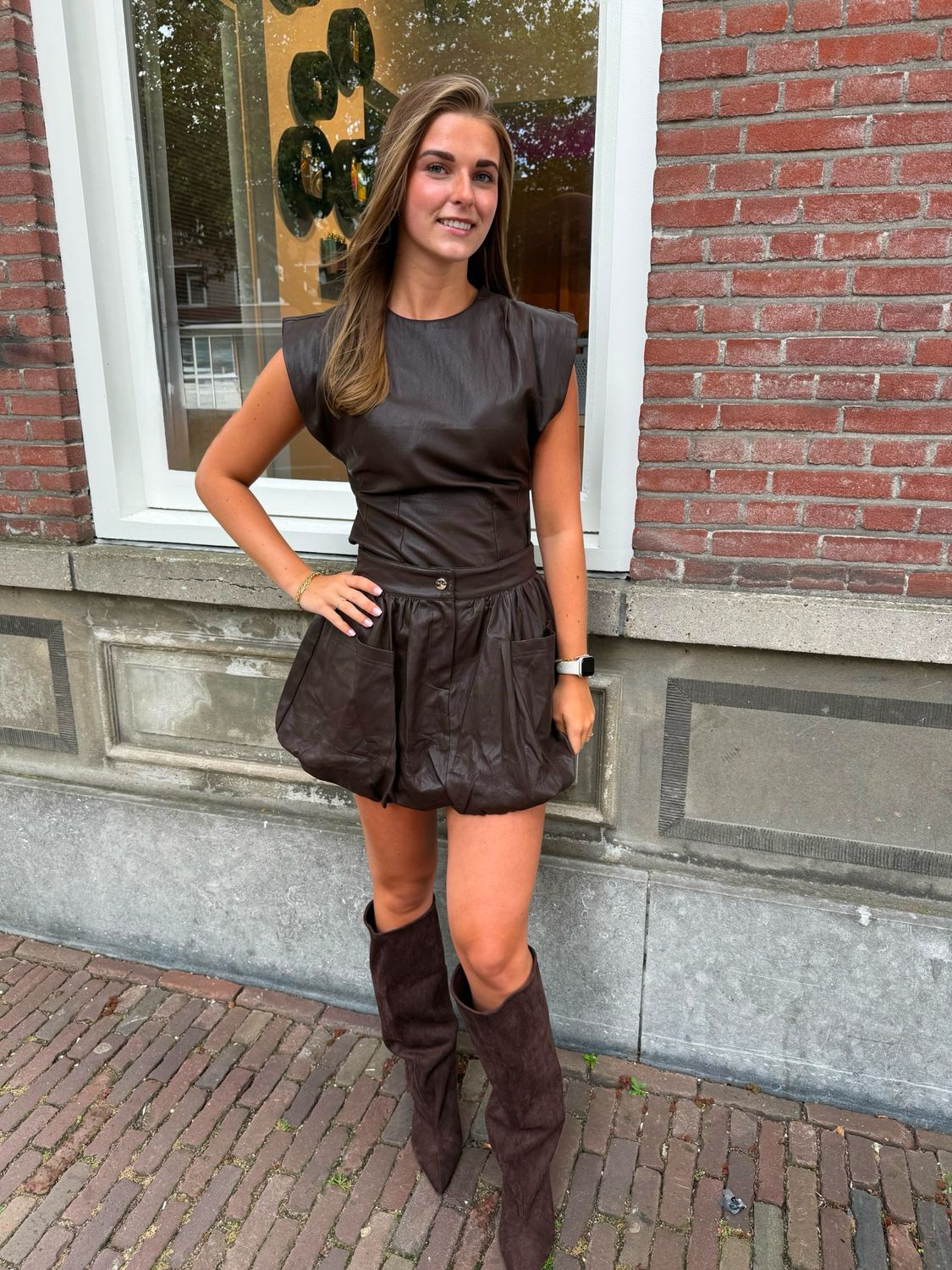 Kyara PU leather co-ord top en skort chocolate brown Kyara PU leather co-ord top en skort chocolate brown
