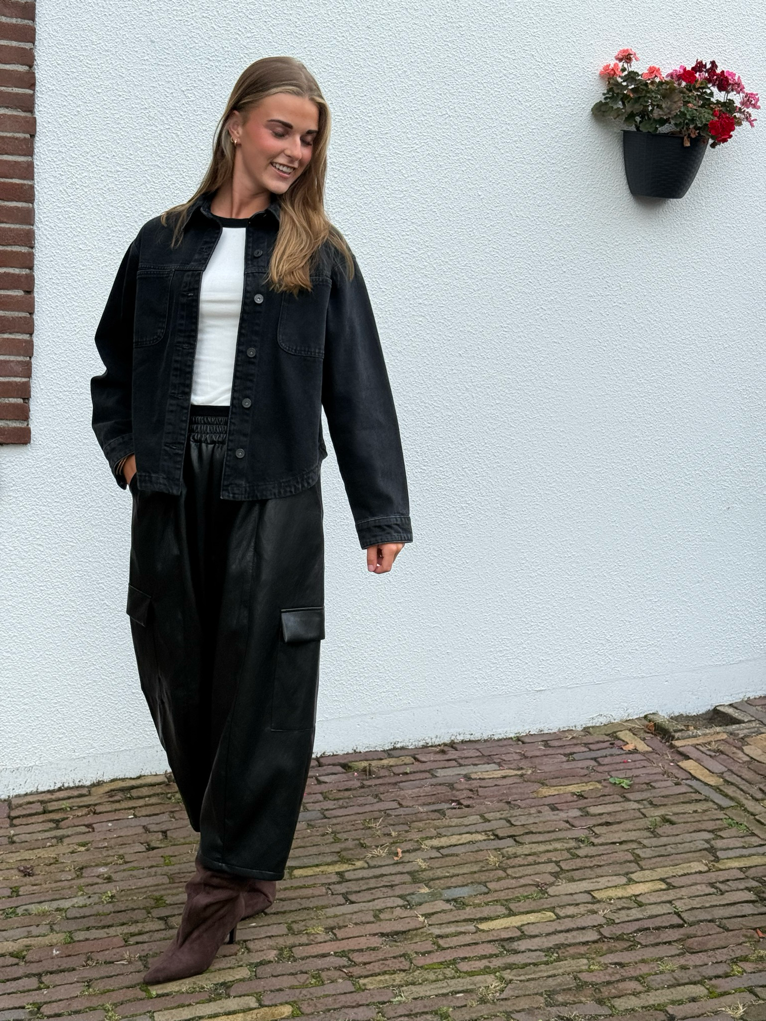 Kaatje PU leather cargo pants black