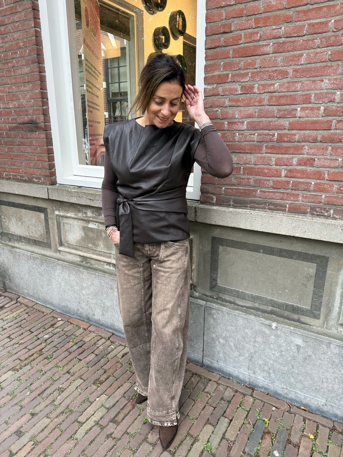 AMBIKA Amra lederlook knoopblouse chocolate brown AMBIKA Amra lederlook knoopblouse chocolate brown