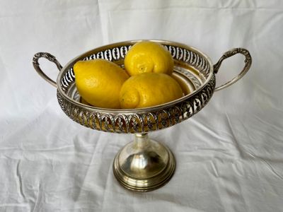 Coppa centrotavola in metallo argentato traforato – primi ’900