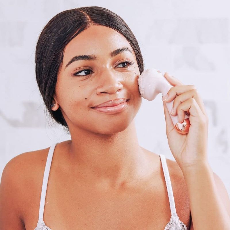 FINISHING TOUCH FLAWLESS CLEANCE RECHARGEABLE FACIAL CLEANSER AND MASSAGER