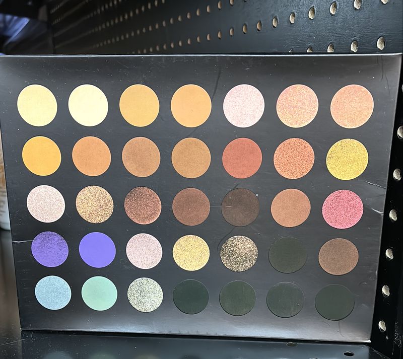 Magic collection 35 cosmopolitan eyeshadow