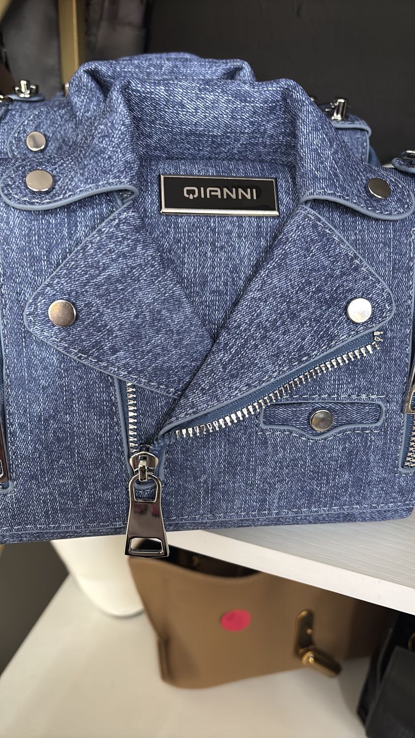 Fashionable flip crossbody bag