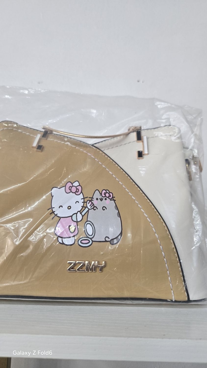 Hello Kitty Purse Creme and Beige