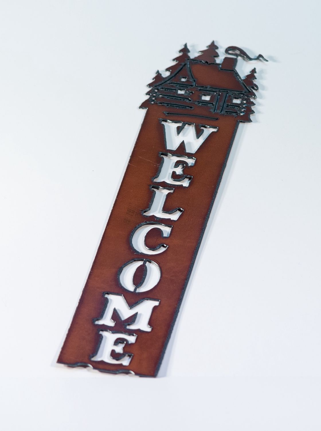 Rustic Vertical Welcome Sign, Design: Cabin with Smoke