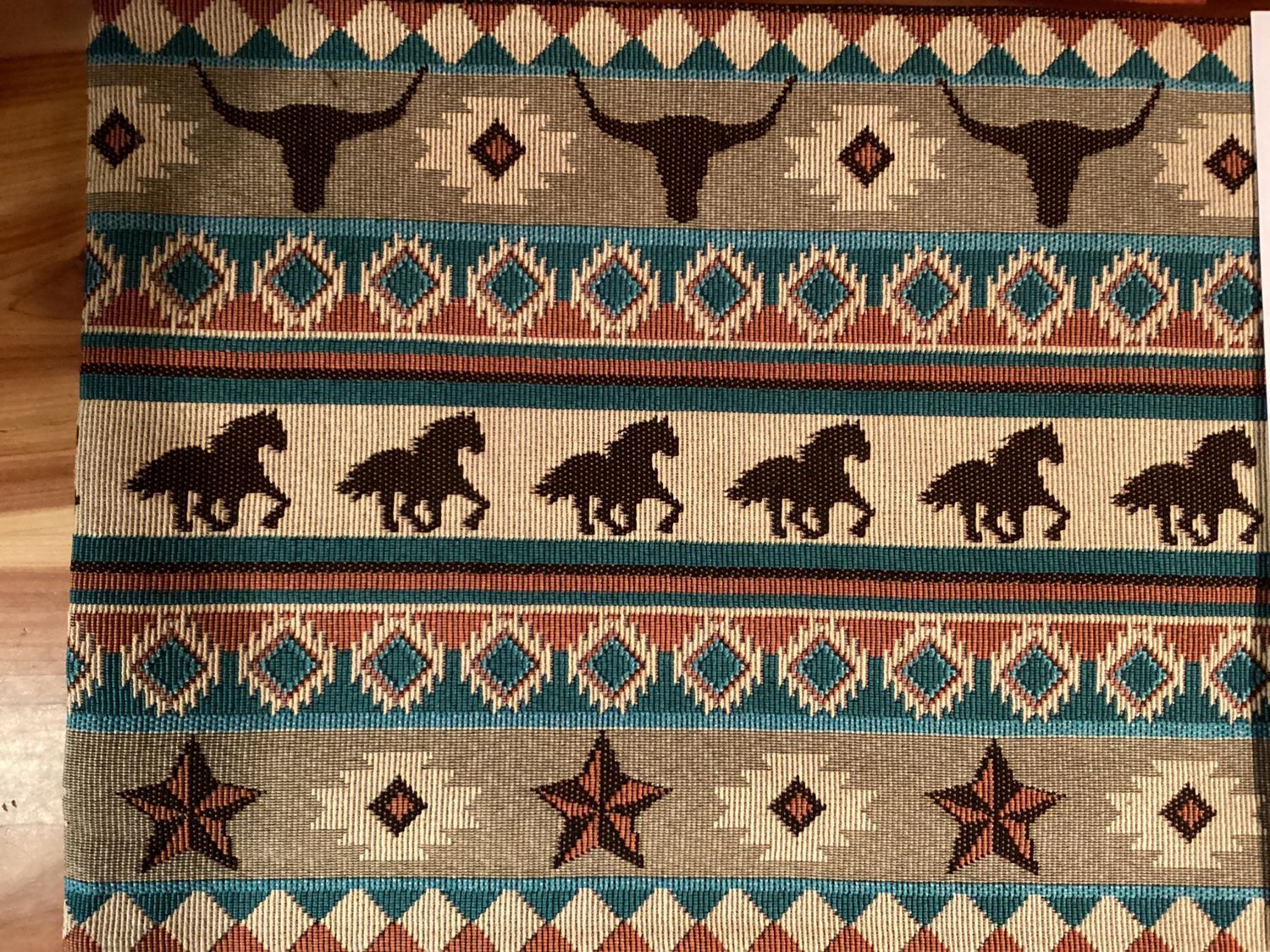 Jacquard Runner, Design: Austin