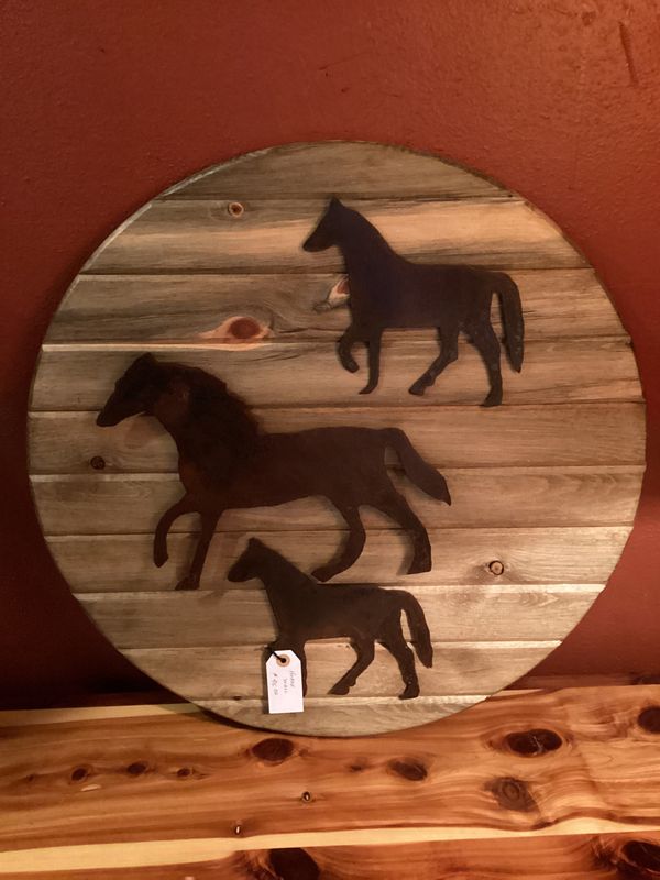 Iron Animal Silhouette Wooden Circle