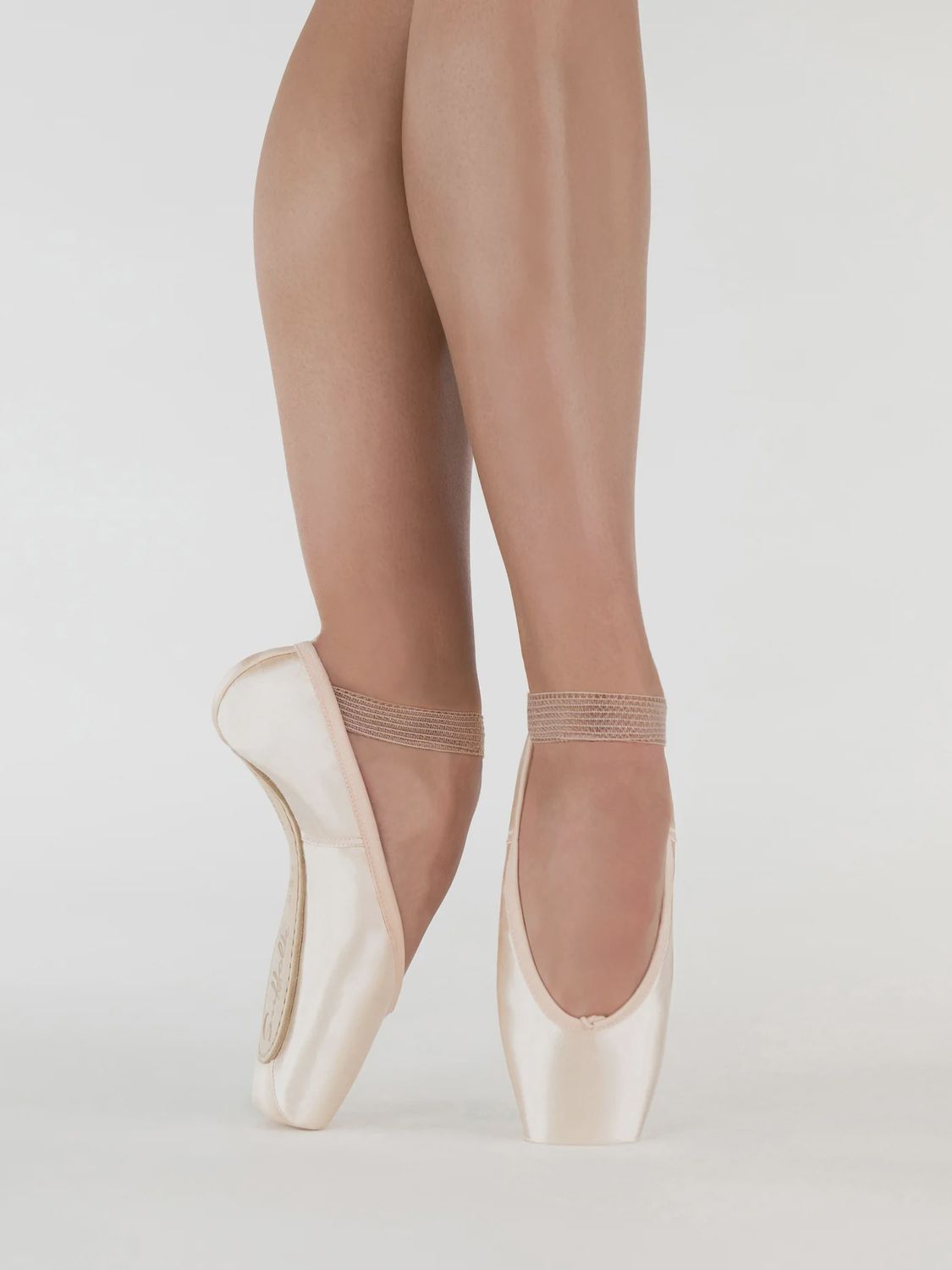 Suffolk: Reign Pointe Shoes, Shank: Standard, Size: 6, Width: X