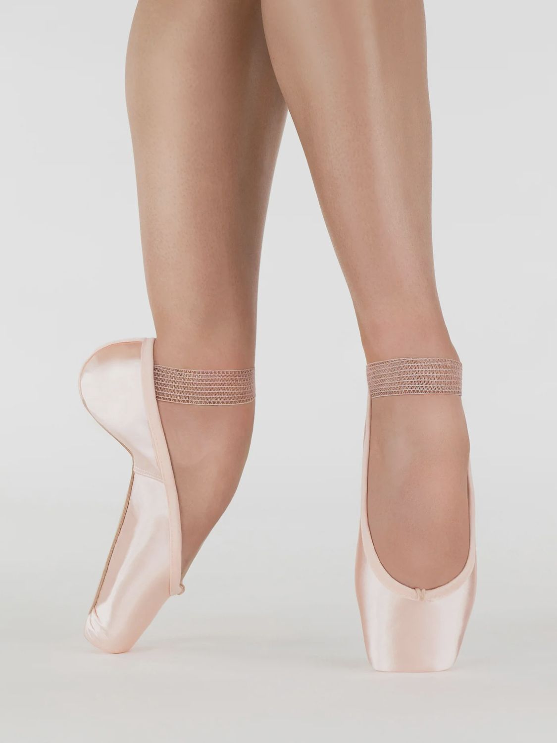 Suffolk: Signet Pointe Shoe, Shank: Light, Size: 6, Width: XX