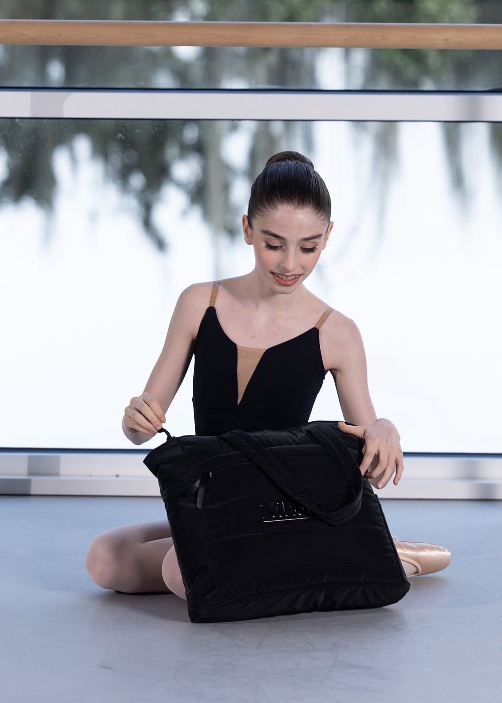 Nikolay: Medium tote bag with zipper, Color: Black