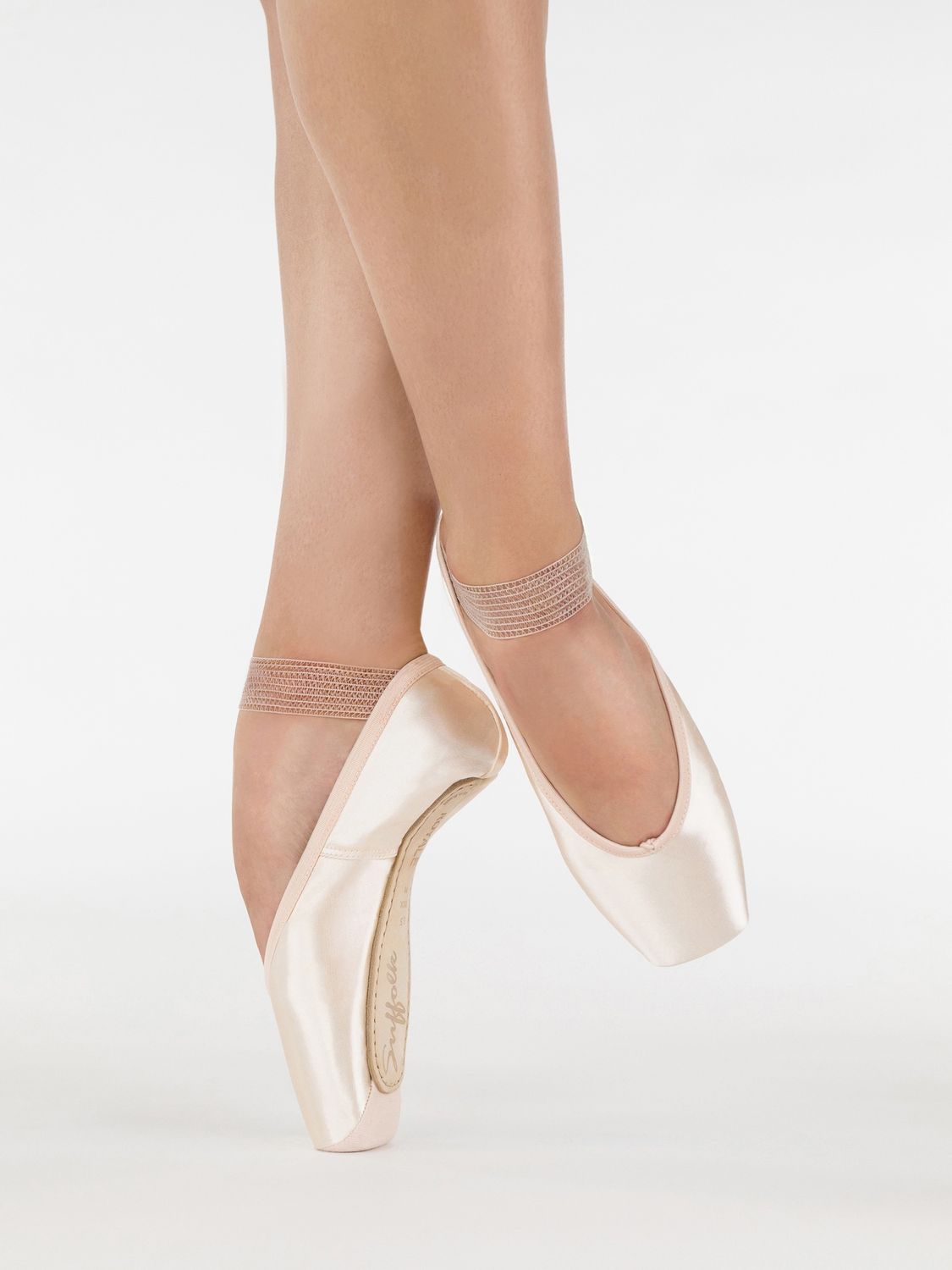 Suffolk: Royale - Pointe Shoe, Shank: Light, Size: 4.5, Width: N