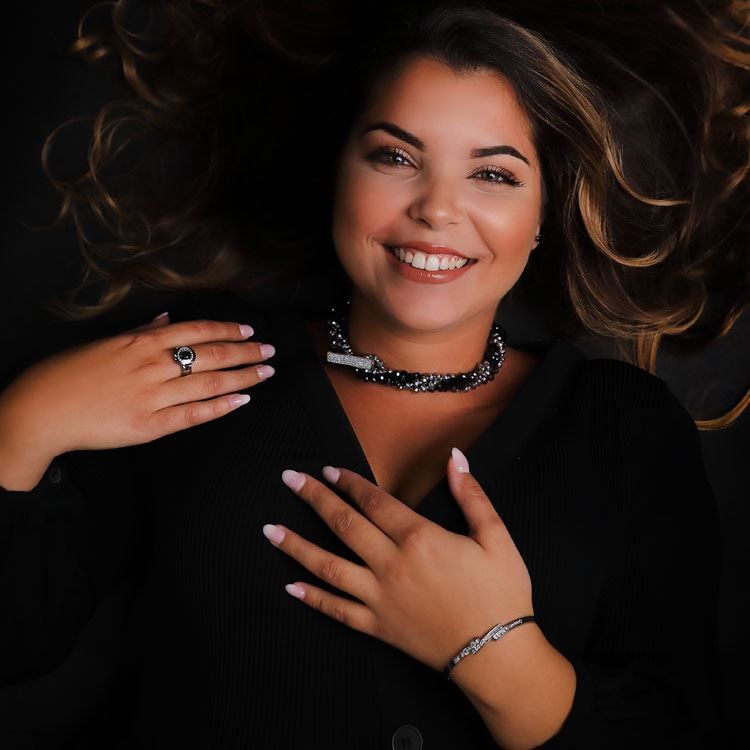 Halskette mit silbernen Glasperlen