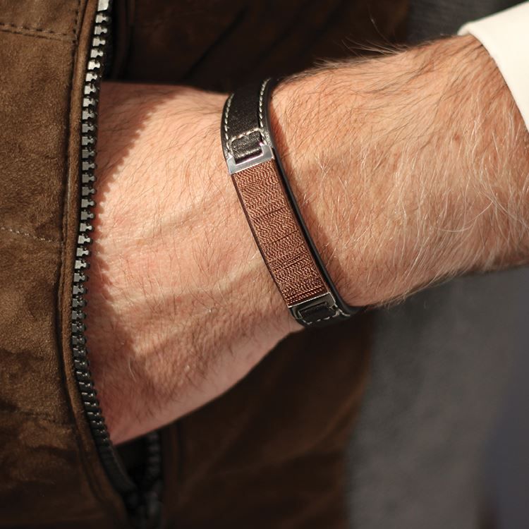 Armband aus Leder und Edelstahl