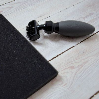“Rollbürste mit Schaumstoffmatte” “Rollbürste mit Schaumstoffmatte”