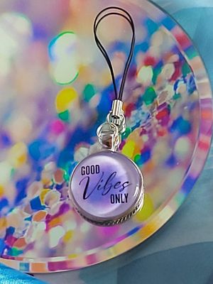 Good Vibes Only Phone Charm