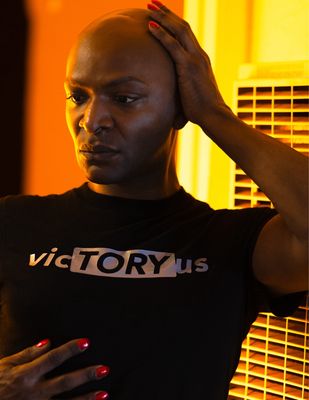 (Juan Love) T—Shirt