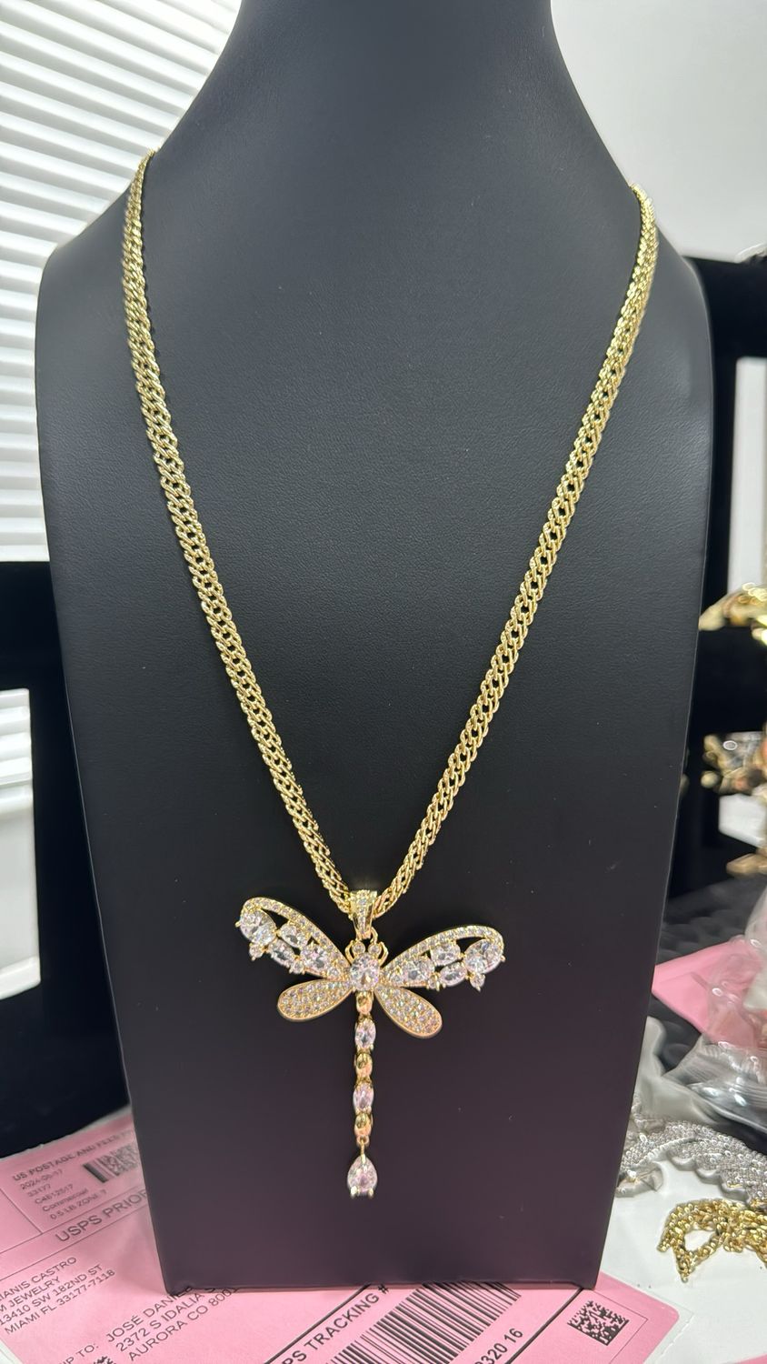 Cadena con libélula