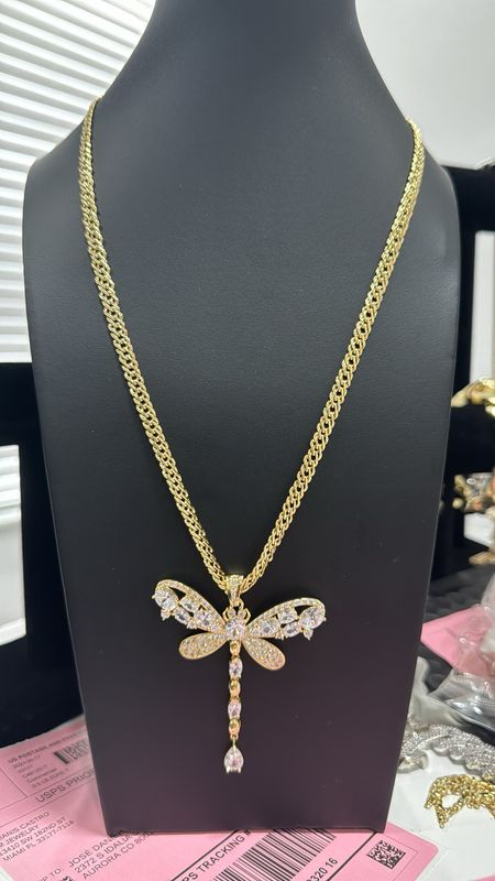 Cadena con libélula