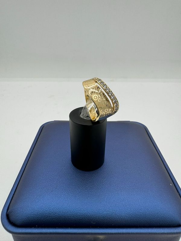 Anillo diferente