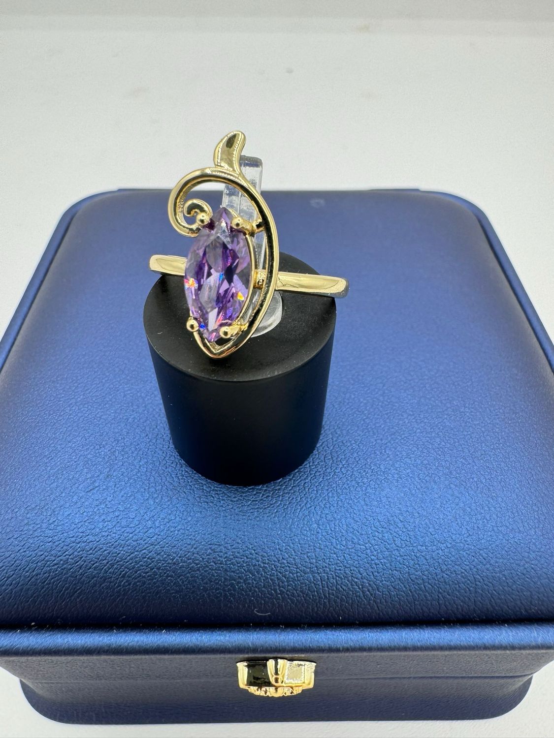 Anillo piedra morada
