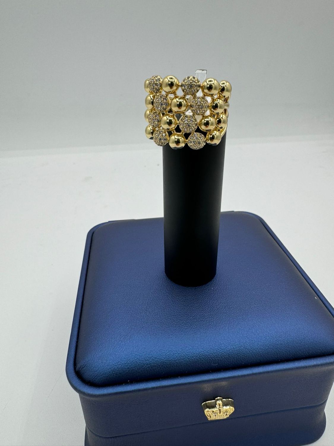 Anillo de bolitas