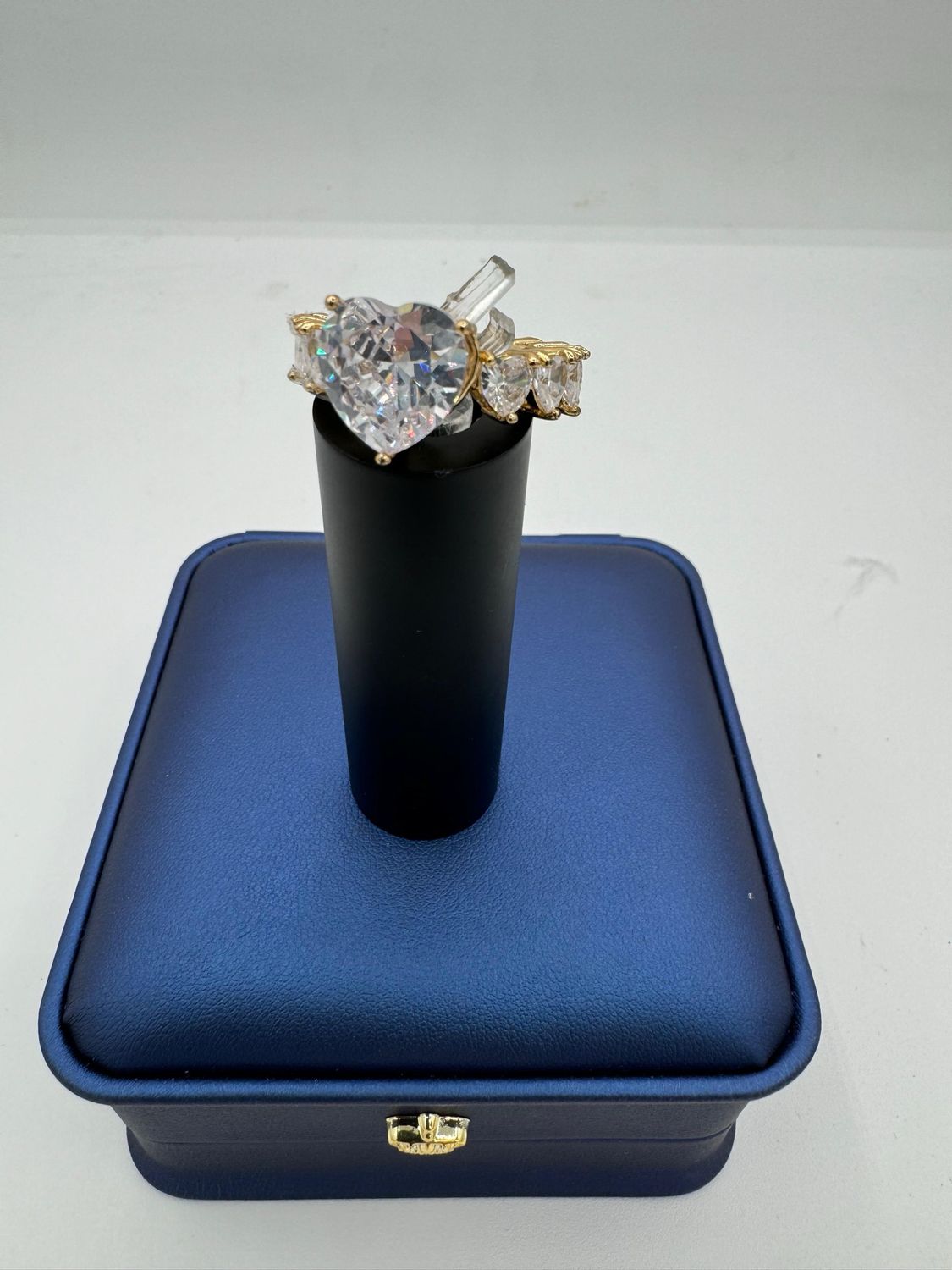 Anillo piedras y corazón