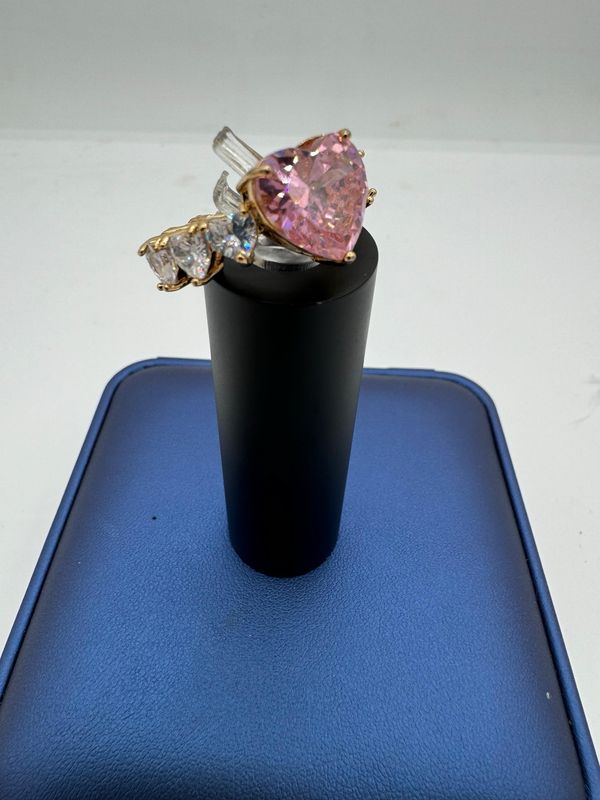 Anillo piedra corazón rosada
