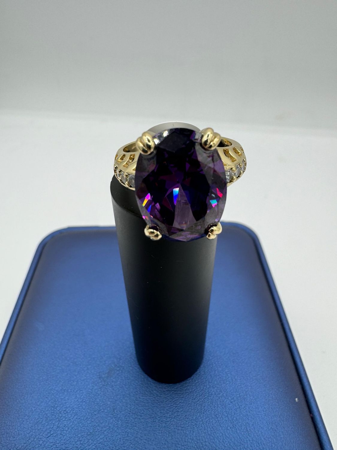 Anillo piedra morada