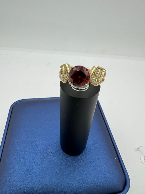 Anillo piedra roja